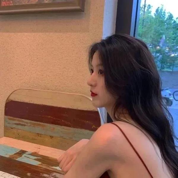 相逢却似曾相识 离婚后顾太太的马甲藏不住了